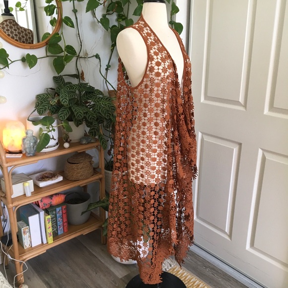 ✨Elegant Brown Crocheted Vest✨ - Picture 2 of 6